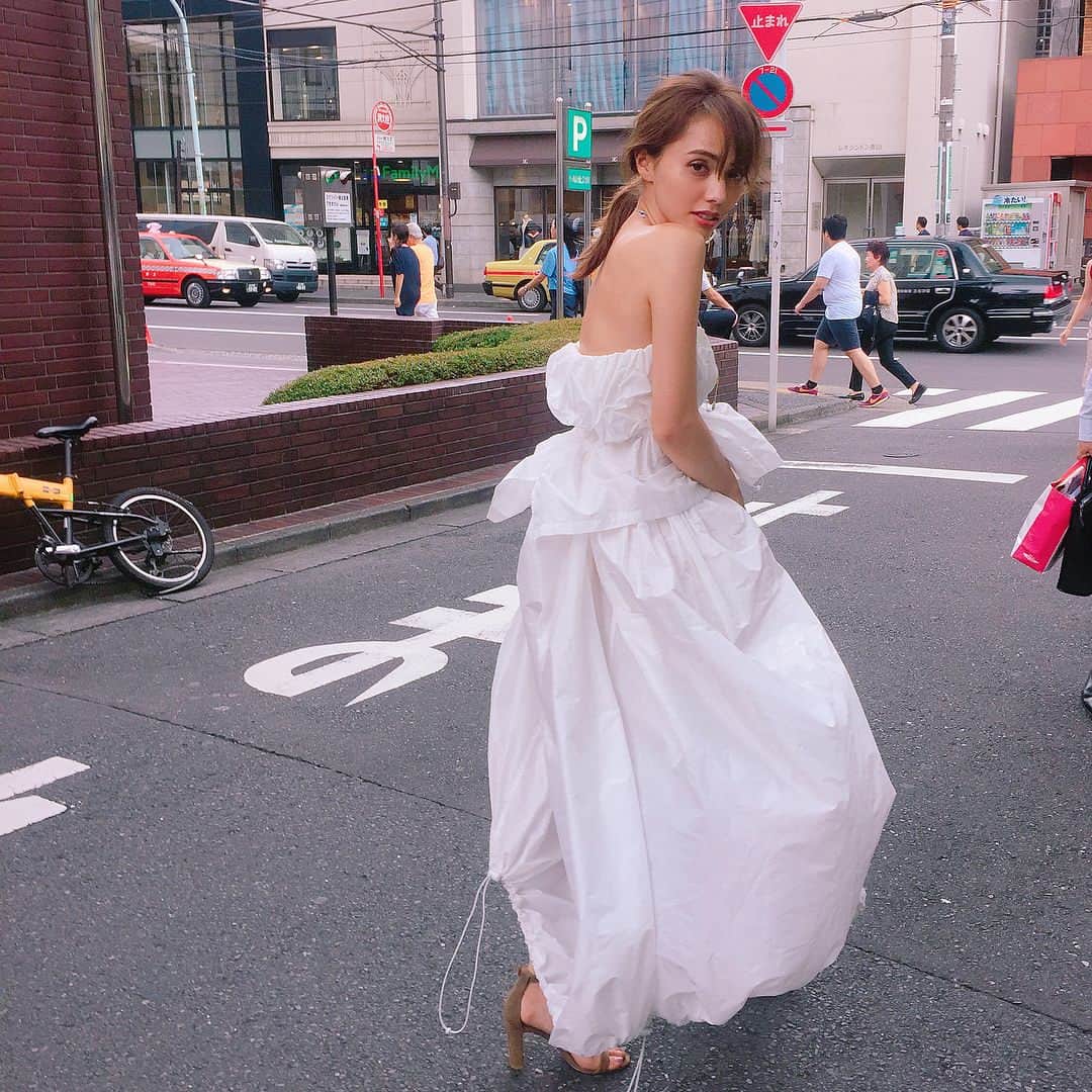 伊藤ニーナさんのインスタグラム写真 - (伊藤ニーナInstagram)「衣装で着た @stylings_official の ふわふわ白のドレス可愛かった👸」7月27日 20時36分 - ninaitoh