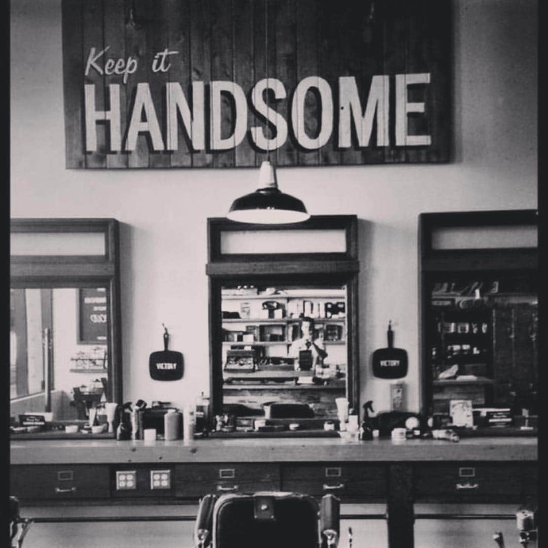 Baxter of California Japanのインスタグラム：「Keep it HANDSOME💈 身にまとうモノが少ない夏は、ヘアスタイリングが決め手です。 Get your fresh haircut✂︎ #baxter #baxterofcalifornia #barber #barbering #haircut #menshairstyle #mensgrooming #hairstyle #style #styling」