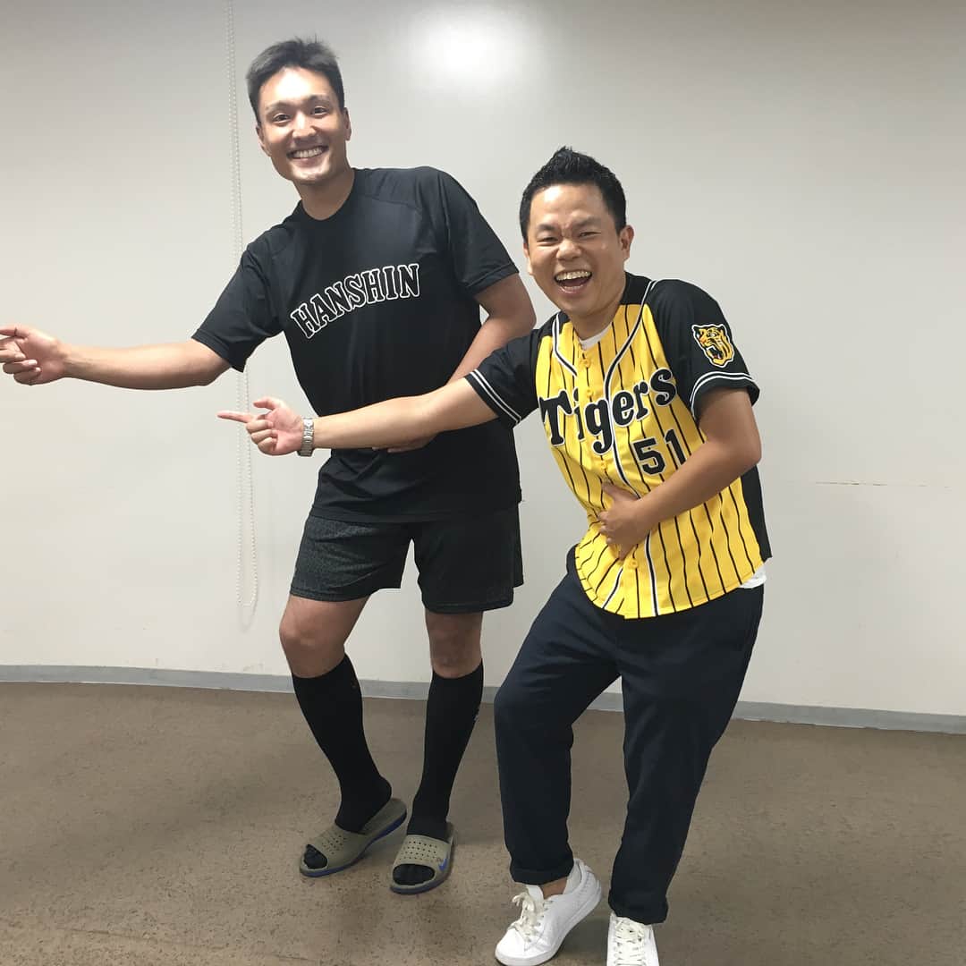 津田篤宏さんのインスタグラム写真 - (津田篤宏Instagram)「昨日はええ経験したなー。またやりたいなー すーを差し上げに行きたいなー #阪神タイガース #秋山選手 #桧山さん #秋山選手明日がんばってください！ #ごいごいすー」7月28日 1時08分 - ggoigoisu