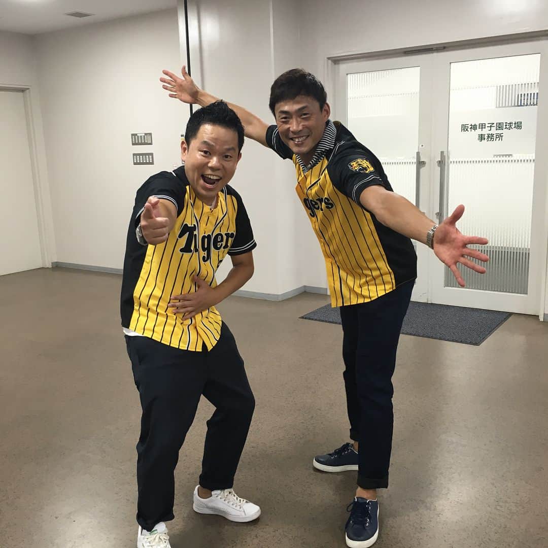 津田篤宏さんのインスタグラム写真 - (津田篤宏Instagram)「昨日はええ経験したなー。またやりたいなー すーを差し上げに行きたいなー #阪神タイガース #秋山選手 #桧山さん #秋山選手明日がんばってください！ #ごいごいすー」7月28日 1時08分 - ggoigoisu