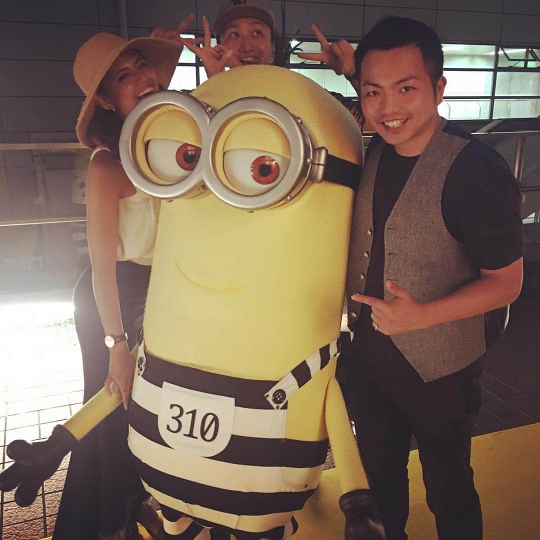 山田佑のインスタグラム：「結構前だけど公開前に #ミニオン の試写会いったよ〜🍌 . ミニオンがバナナだと初めて知ったw . . #ミニオンの大脱走 公開中だよ〜✨✨✨ . . #怪盗グルーのミニオン大脱走 #グルーの声が鶴瓶さん #バナナ #ミニオン #今井と一緒 #アラタメさんも一緒 #お土産にバナナもらった🍌 #🍌」