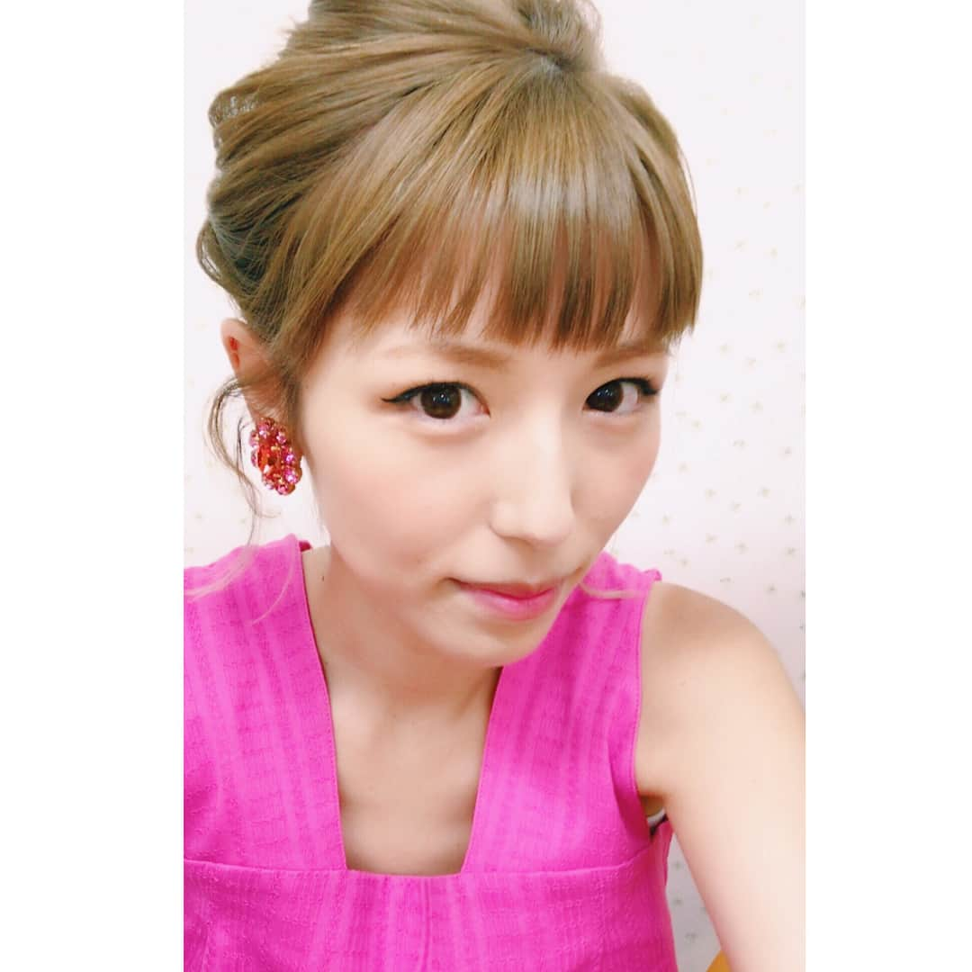 若槻千夏さんのインスタグラム写真 - (若槻千夏Instagram)「最近メイク変えた？って聞かれますが マツエクにしたからかな👀✨ めっちゃメイク楽❤️ @honeylash  自まつ毛みたいに付けてくれるから自然にバサバサで最高🙏🏻✨ ____________________________________ 目頭から目尻にかけて 【長さ】0-7-8-9mm（目頭はなし） 【カール】Jカール 【太さ】0.12&0.1mm 【本数】130本  ____________________________________ 私の場合 二重が奥に入った二重だから 目頭はつけないで、自まつ毛に合わせた長さで自然に目尻にかけて長くしていくオーダーにしました😊」7月28日 10時09分 - wakatsukichinatsu