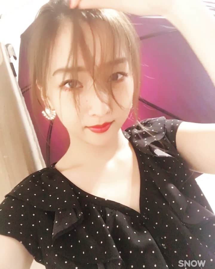 のインスタグラム：「freeraで髪をメンテナンスしてだいぶ調子良い💁🏼💗💜 実は前髪が薄〜くあるんだよ😘 光で明るく見えるけどトーンは暗め💁🏼❤️ @ryosuke.takayasu_freera の毛先パッツン💁🏼ワンレンにもなる前髪テクニック💪🏻✨ いつもありがとうございます😊 . #freera  #omotesando  #harajuku  #tokyo  #hairstyle  #haircolor  #longhair」