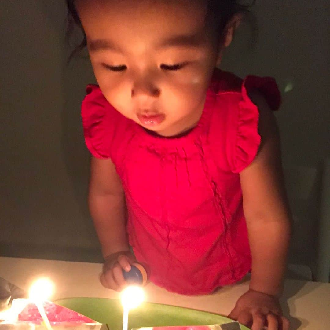 ユージさんのインスタグラム写真 - (ユージInstagram)「今日は次女の2歳の誕生日🎂🎉仕事からダッシュで帰ってなんとか起きてる時間に間に合った〜😆✨誕生日おめでとう‼️ #次女 #2歳 #誕生日おめでとう #これからもよろしくね #大好き #7月28日」7月28日 23時04分 - yujigordon