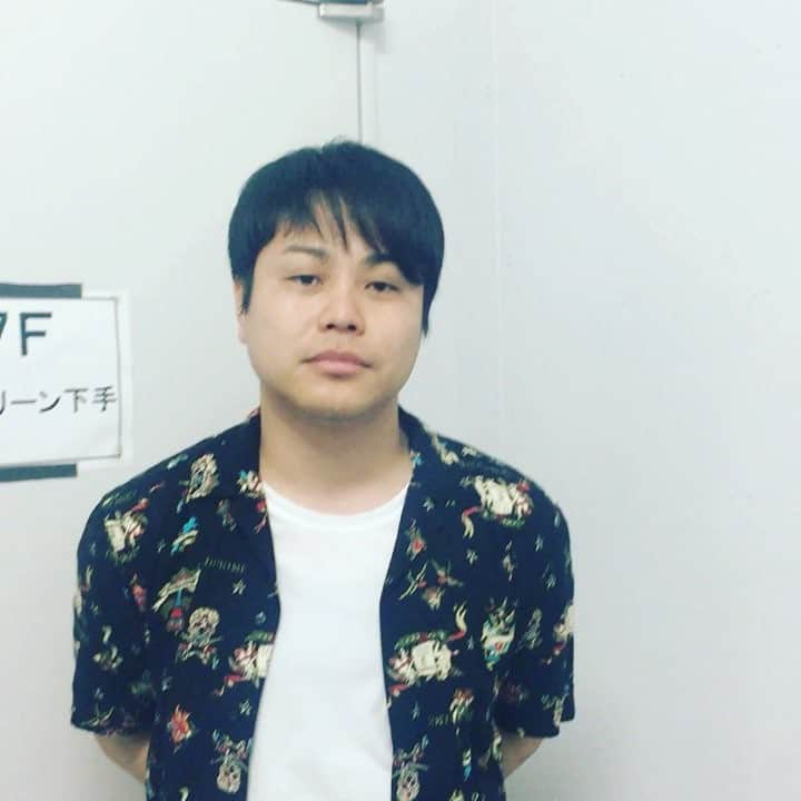 兄に愛されすぎて困ってますのインスタグラム：「🎊祝！17万人突破！🎊 公式Instagramのフォロワーが17万人を突破しました。ありがとうございます！！ ついに、やたぴーこと矢高先生役のNONSTYLE井上さんよりお祝いコメントをいただきました✨✨ #兄に愛されすぎて困ってます #兄こま #大ヒット公開中 #nonstyle #井上裕介」