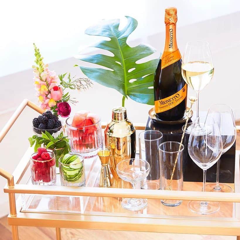 Mionettoのインスタグラム：「You've been missed, Friday🍾」