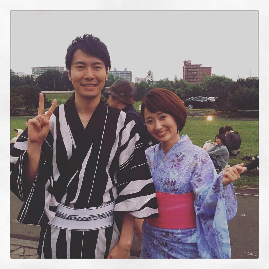 石井しおりさんのインスタグラム写真 - (石井しおりInstagram)「昨夜は豊平川河川敷から「みんなのニュース」で花火大会の中継！やはり中継が1番楽しいです(´°̥̥̥̥̥̥̥̥ω°̥̥̥̥̥̥̥̥｀) 難しいから楽しい。何かが起こるから楽しい。テレビの醍醐味だと思ってます。限られた時間で伝える難しさとやりがい、最近は台本も自分で書いてます。頑張ります！ こちら疎かになってしまっててすみません(´°̥̥̥̥̥̥̥̥ω°̥̥̥̥̥̥̥̥｀)」7月29日 7時52分 - shiori_hajimarutv