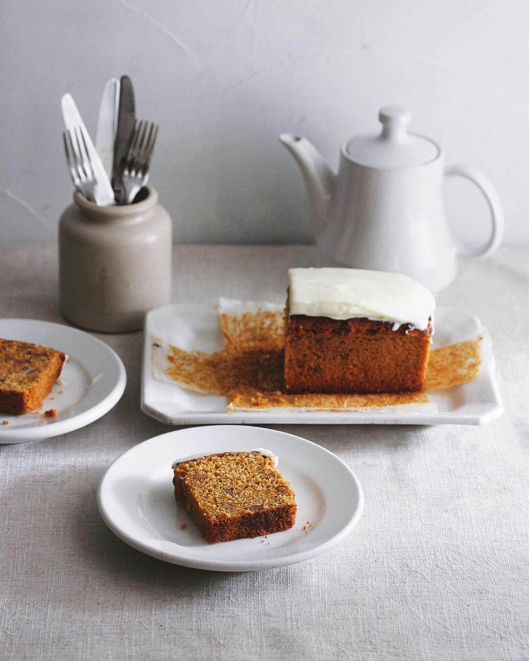 樋口正樹さんのインスタグラム写真 - (樋口正樹Instagram)「Carrot cake . 今朝はキャロットケーキ。クリームチーズのフロスティングして、一晩寝かせてしっとり、ずっしり。 . #キャロットケーキ #にんじん #朝ケーキ #スイーツ #ケーキ #carrotcake #everydaysweets #baked #bakegram #bakelove #🥕」7月29日 8時17分 - higuccini