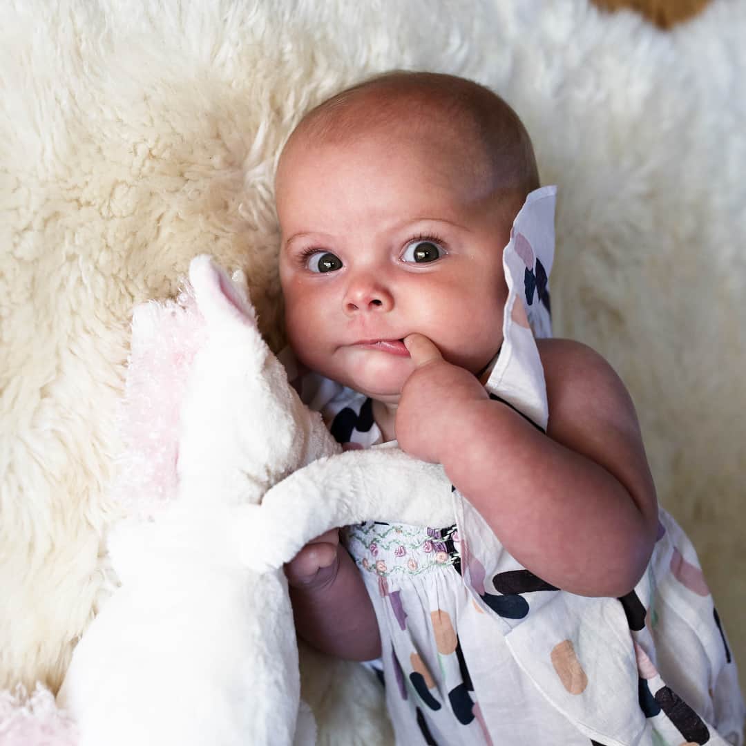 ジェシカ・シーバさんのインスタグラム写真 - (ジェシカ・シーバInstagram)「Our little dream baby is 6 months old! Demi Chrysoula, you are such a joy. #andapistol ❤️」7月29日 9時04分 - mommasgonecity