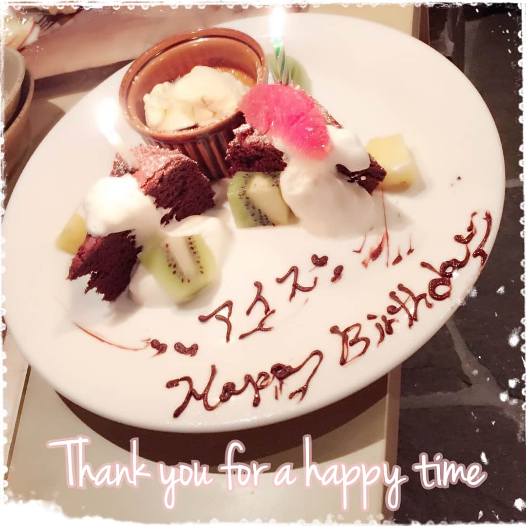 真愛涼歌さんのインスタグラム写真 - (真愛涼歌Instagram)「Happy birthday me🎂💕 ✬ 7.28産まれ、ナニワ育ちの私😘❤️ カウントダウンも当日も、大好きな人達に囲まれ✨お祝いしてもらいましたぁ〜🥂楽し過ぎて、幸せ過ぎて時間よ止まれっっ😘💖状態でした🤣✨ ✬ #7月28日生まれ #なにわ育ち #誕生日 #幸せすぎる #love  ママ👩👨パパ産んでくれてありがとー❤️そして個性豊かで愉快な姉妹弟と出逢わせてくれてありがとぅ✨💕 #家族が好きすぎる #仲良し家族」7月29日 9時55分 - maimaaimaaai.k