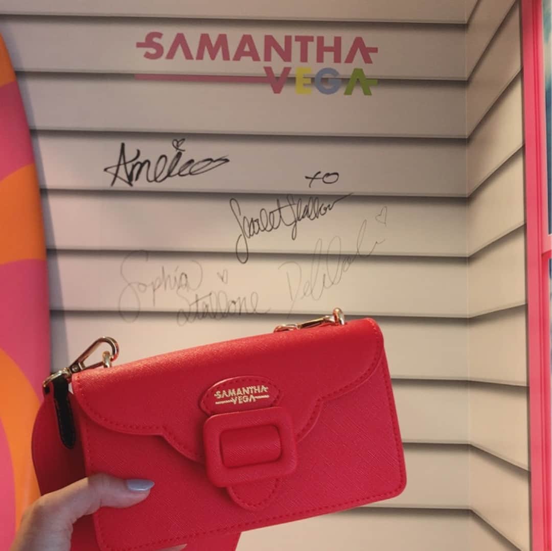 中野英菜さんのインスタグラム写真 - (中野英菜Instagram)「SAMANTHA VEGA WEST COAST 🏝✨ 自然体で自分らしくアクティブ&ヘルシー♡ 今までにないワクワクするような気持ちになります✨ ・ そしてプロモーショナルモデルを務める#ミレニアルシスターズ の2人でもある 🔹Hamlin Sisters 女優のリサ・リナと俳優のハリー・ハムリンの娘であるDelilah(デライラ)とAmelia(アメリア)♪ と写真も撮っていただきました♡本当にハッピーオーラで可愛いすぎました、、、😫💓 ・ そして 🔹Stallone Sisters ハリウッド俳優のシルベスター・スタローンと、 モデルの母との間に生まれた美人三姉妹の、長女Sophia(ソフィア)と三女Scarlet(スカーレット)♪ も本当に美しくて憧れちゃいました…✨ ・ これからの#サマンサベガ にはもう目が離せませんっ💘 #SAMANTHAVEGA  #WEST #COAST #sisters #healthy #natural #bag #sporty #happy」7月29日 13時40分 - ena_biyou