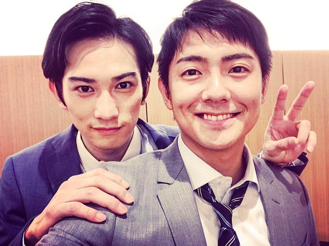 長田成哉のインスタグラム：「やっと会えたぜ。 今出演させて頂いてるBSプレミアムドラマ「定年女子」でマッチーこと町田啓太くんと5年ぶりくらいに再会。笑 GTOで一緒に暴れた雑魚キャラぶり。#定年女子」