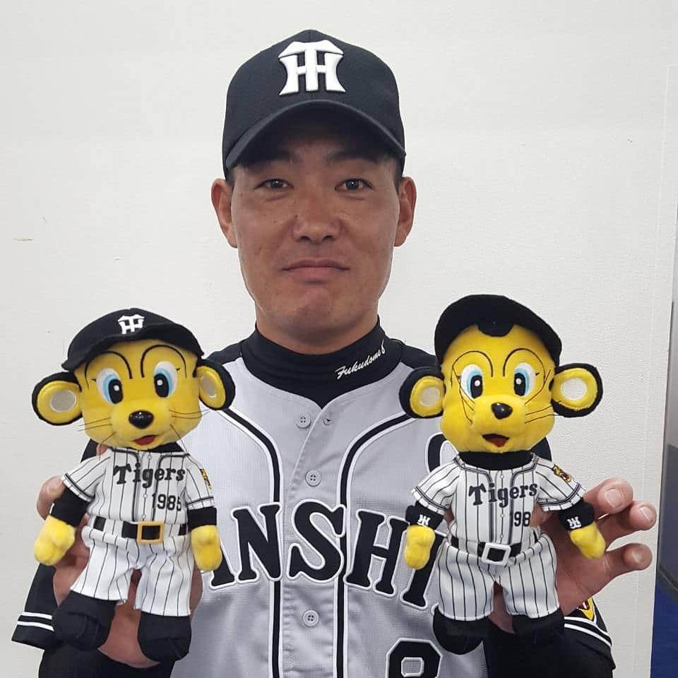 のインスタグラム：「本日のヒーロー、決勝2ランＨＲ福留選手‼️ #阪神タイガース #福留孝介 選手 #ナイスキャプテン ✨ #勝ち越し2ランＨＲ #トラッキーも２つ」
