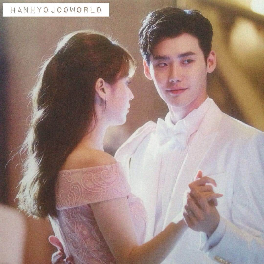 ハン・ヒョジュのインスタグラム：「part of w photo essay ♥ #이종석 #한효주 #더블유 #jongjoocouple #leejongsuk #hanhyojoo #wtwoworlds #honeycouple #w #jongjoo #kangchul #ohyeonjoo #chulyeonjoo #twoworlds」