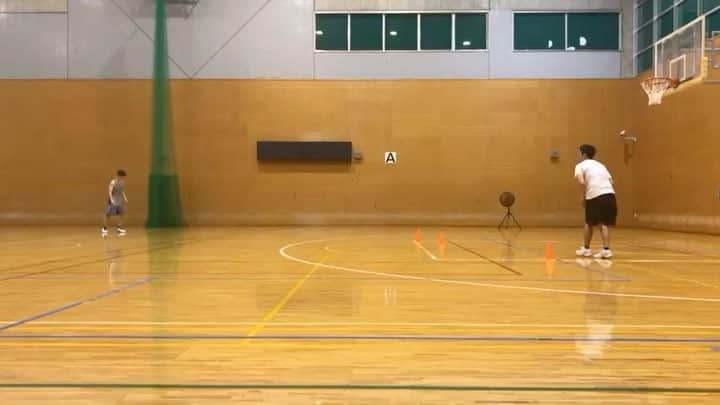 のインスタグラム：「ある日のシューティングドリル🏀 通常の3Pが2pでカウント、2Pが1pでカウント！ 1分間で17ポイントがノルマ‼︎🏀 まだまだ成功する回数は少ないのでこれから確率をもっとあげていこう！👏 #千葉ジェッツ #chibajets  #Bリーグ #シーズンオフ #ワークアウト #リバウンダーがじゅ #タイマーカウント野次ゆうほさん」