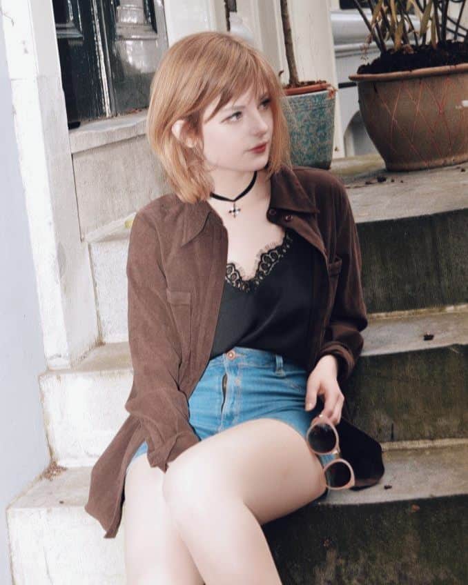 Ella Freyaのインスタグラム：「"I'll see you again in twenty-five years" 📸: @nicolejeanvoxphotography」