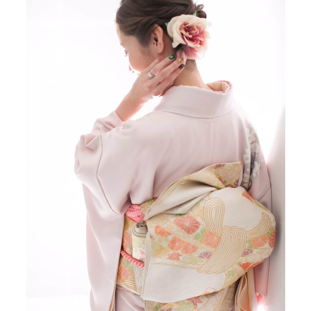 三輪麻未さんのインスタグラム写真 - (三輪麻未Instagram)「母のお着物を借りました👘❤️ Japanische Kleidung！ #お着物#着物#結婚式のお色直しのドレスも母のものを着ました#KIMONO#JAPAN#japanischeKleidung」7月29日 21時35分 - asami_miwa