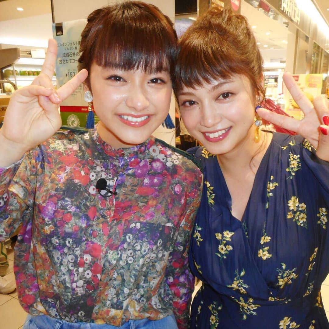 平愛梨さんのインスタグラム写真 - (平愛梨Instagram)「もしもツアーズ！ 8/12(土)フジテレビ「もしもツアーズ」ゲスト出演させて頂きました😻 たまらなく幸せな時間を過ごさせて頂きました。 ロケご協力頂いた皆様ありがとうございました✨ 想いはアメブロに書きます。 @moshitsua_official  @yunataira_official  @sanpei1123  #平愛梨 #平祐奈#もしもツアーズ#姉妹共演#感激した #思わず涙#感謝」7月29日 23時56分 - harikiri_tairi