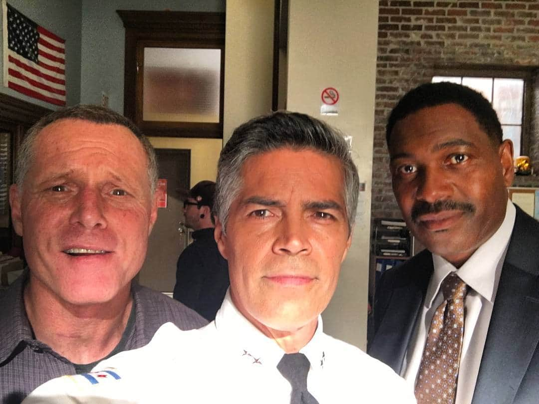 イーサイ・モラレスさんのインスタグラム写真 - (イーサイ・モラレスInstagram)「Three proper coppers on the set of #ChicagoPD #mykeltiwilliamson #jasonbeghe」7月30日 0時34分 - esai_morales