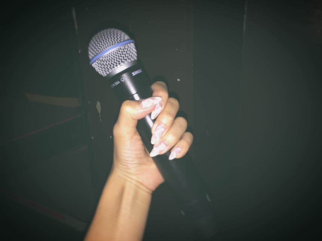 honoka のインスタグラム：「16公演無事終了しました。 本当に、、、 ありがとうございました。 今回のツアーを通して ほのかはほんまにライブが大好き！！！って改めて思いました。  全国たくさんの場所でやらせてもらって それぞれの公演が同じようで 16公演全部違って、、、 かけがえのない時間を ファンのみなさんと一緒に 楽しんで、はしゃいで、笑って、歌って、踊って、 最高に幸せでした。  みんな本当にありがとう。  そしてこのツアーでは たくさんのスタッフのみなさんにも サポートしていただきました。 本当に感謝でいっぱいです、、、 今回のツアーで 本当にいろんな事を学んだし、 lolとしても、1人の人間としても 成長する一歩になったんじゃないかなぁって思えるツアーでした。  こうしてツアーが終わって、 幸せー！って気持ちとか、もっとライブしたい！って気持ちとか、感動とか、、達成感とか、もちろん反省点とかもあるし、 今いろんな気持ちが 心の中で渋滞中ですが、、笑  これから もっともっと良いライブができるように もっとみんなを幸せにできるように もっと大きいステージに立てるように ぶっ飛ばしていくんで、 これからもlolをよろしくお願いします❤️ 本当に16公演ありがとう！！！ love  #lollivetour2017 #lolz」