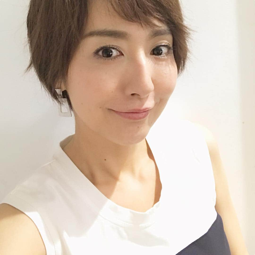 藤森香衣さんのインスタグラム写真 - (藤森香衣Instagram)「Good morning 😃 おはようございます。 ・ 一仕事、終えてきました。 (ご覧頂いた皆様、ありがとうございます。) ・ ちょっと寝ます。 ・ おやすみなさい😴笑 ・ #goodmorning #goodnight  #earlymorning #qvcjapan  #sleepy #おはようございます #モデル #プロデュース  #qvcジャパン  #夏 #セール #セレビスタ  #トリコットミュゲ  #7月 #最終日 #体は眠いのに寝られない」7月31日 6時17分 - kaefujimori