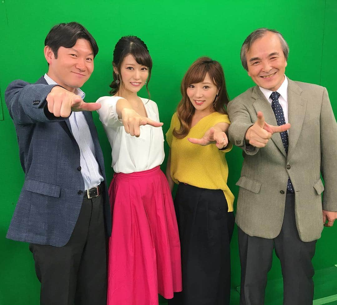 栗原里奈さんのインスタグラム写真 - (栗原里奈Instagram)「伊藤政昭さん、濱野智紗都さん、山岸康宏さん！ みんなでプレイバック〜！ ボートレースタイムお邪魔しました😭✨ 今回も助けて頂いてばかりの、、、😭✨ #ちょこっと艇タイム#teaタイム#1コーナー#レディースチャンピオン#８月１日から開催！#ハイライト#ボートレース#競艇#ヘアアレンジ#メイク#JLC#BORTRACETIME#bortrace」7月31日 0時17分 - rina__kurihara