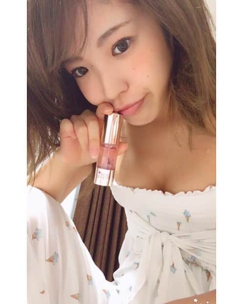 Linaのインスタグラム：「しぽぽに教えてもらったビューストリームがいい🌸❤️ 吸いついてモチっとするー✨ 私化粧品とか全くこだわりないから美容に詳しい人にオススメしてもらえるの本当ありがたい‼︎👩🏻✨ しぽたんありがとー❤️❤️ @esthe_cosme_official  #ヒト幹細胞 #アンチエイジング #美容液 #基礎化粧品 #ピンクの美容液 #美肌 #美白」