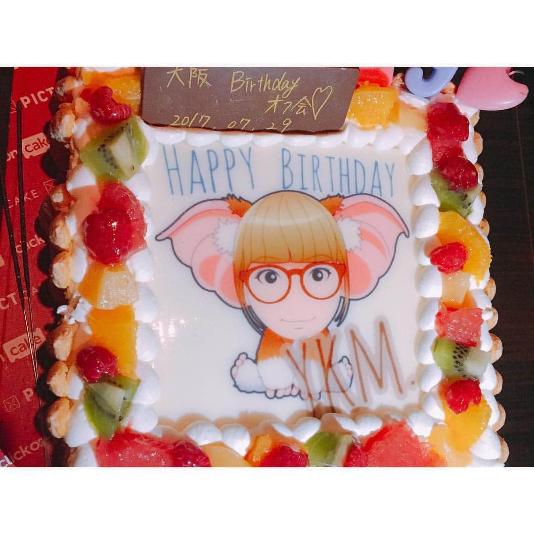 大森由佳のインスタグラム：「サプライズバースデーケーキ お気に入りのイラストも書かれてて めちゃめちゃ嬉しかった🤣😂💕🎂 みんなありがとう💕🐙😊 #ykm #yummy #大阪 #oosaka #バースデーケーキ  #ありがとう #かわいい #birthday」