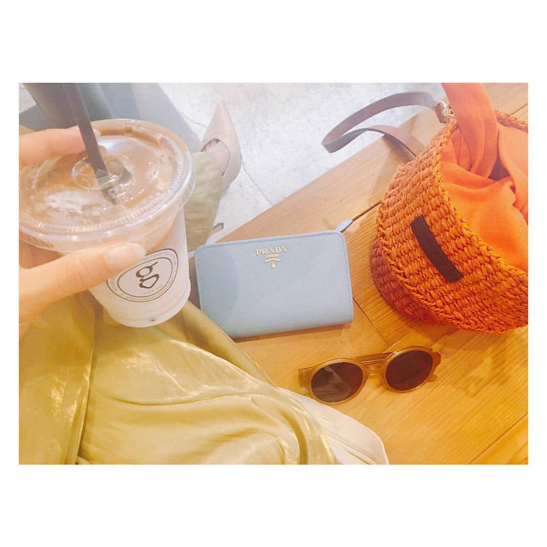 舟山久美子（くみっきー）さんのインスタグラム写真 - (舟山久美子（くみっきー）Instagram)「お財布を新しいのに新調しました❤️可愛いすぎて、、うっとり(*´-`) #お財布 #PRADA #」7月31日 13時22分 - kumikofunayama