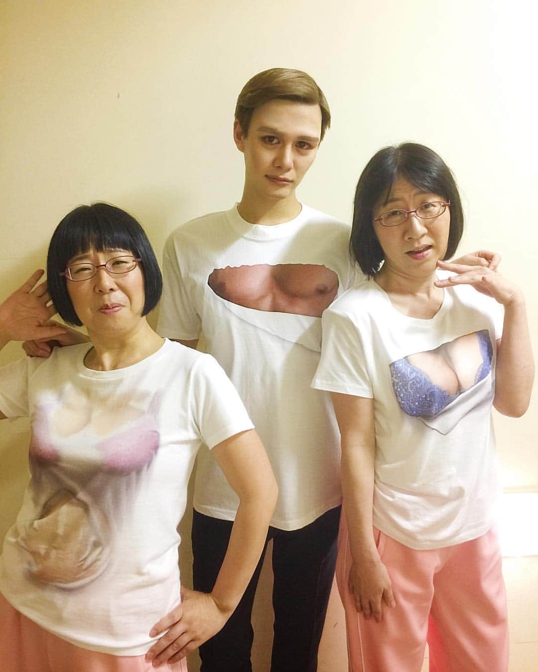 Mattのインスタグラム：「・ 観てくれてありがとうございました🤗 面白い写真撮れたから載っけまーす⭐️ ・ #世界まる見え #阿佐ヶ谷姉妹 #matt #面白いtシャツ」