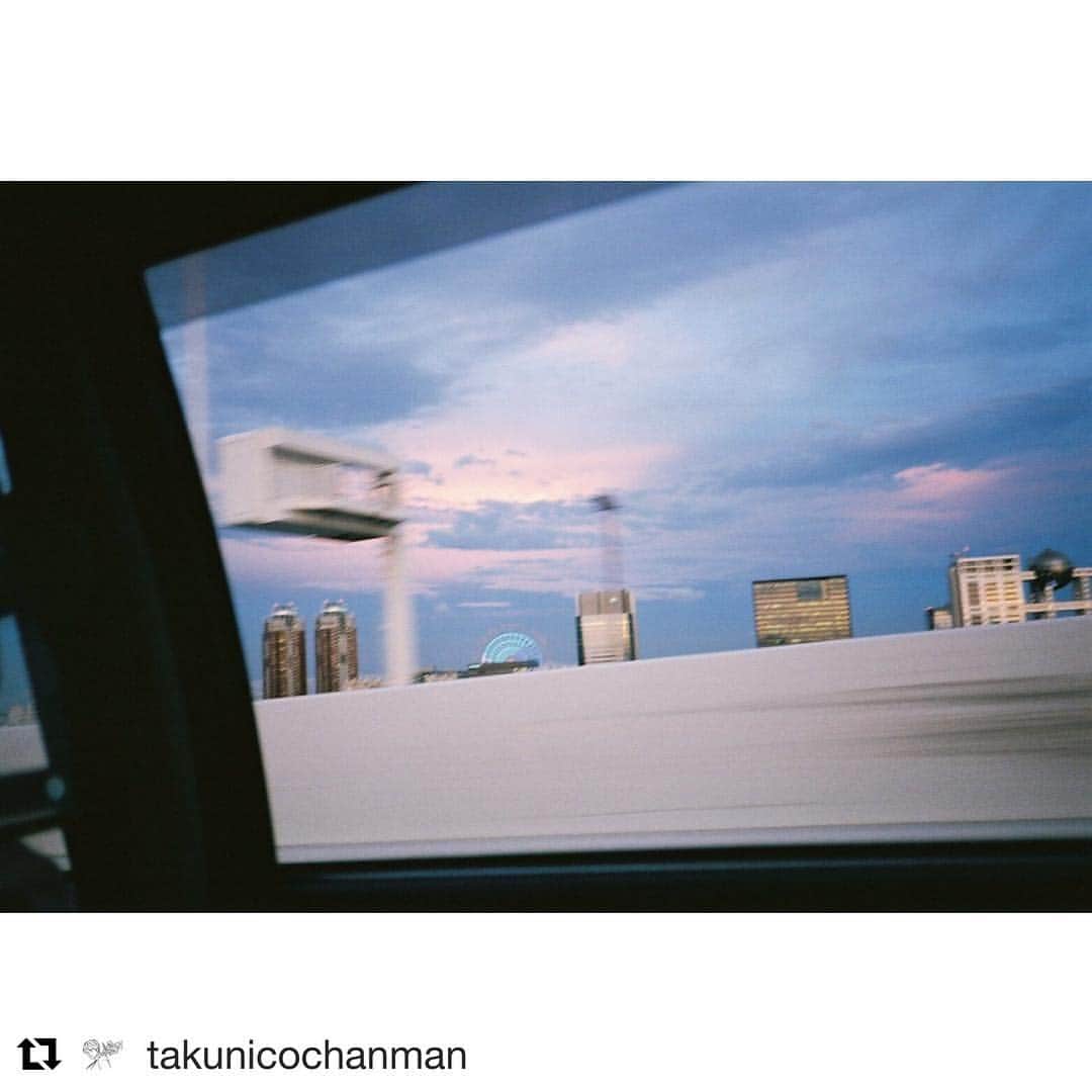 のインスタグラム：「#Repost @takunicochanman ・・・ 兄こま舞台挨拶 ありがとうございました . この空の下でめぐり逢う奇跡 見上げた虹の向こう逢いに行くから . #兄こま #舞台挨拶 #夏休みも兄こま #空 #film」