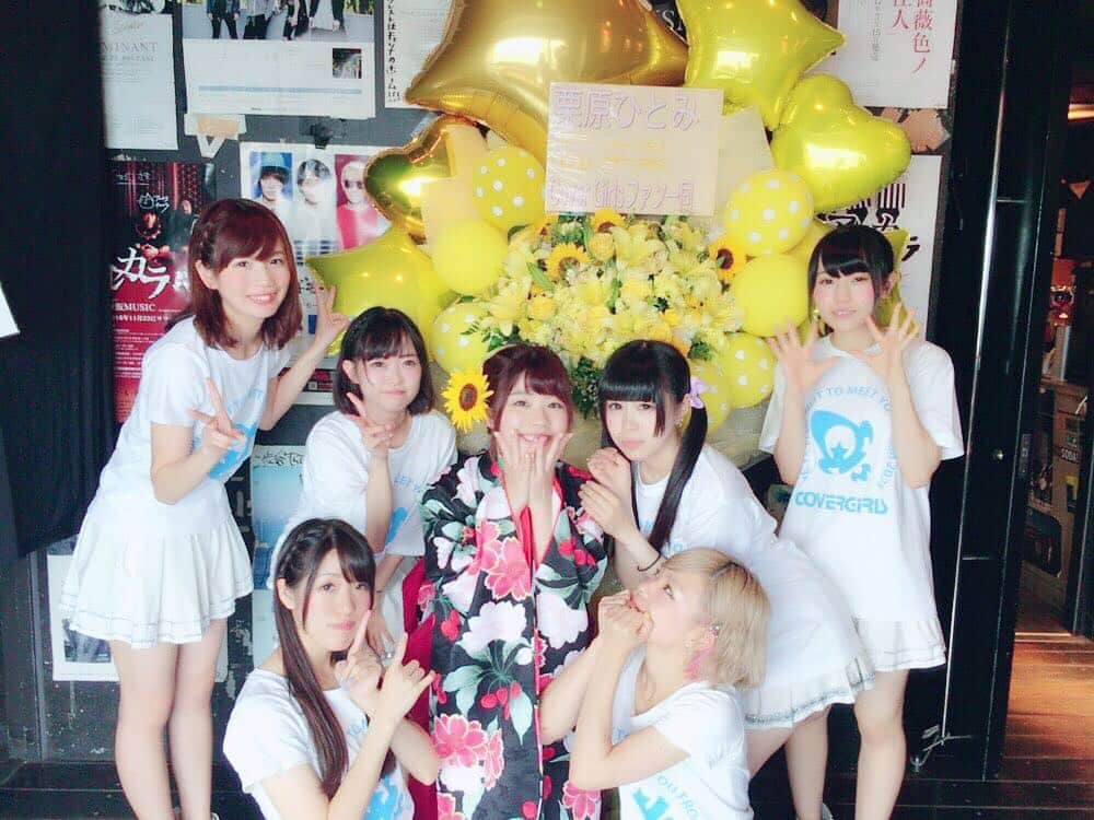 木村友香さんのインスタグラム写真 - (木村友香Instagram)「2017年7月30日CoverGirls7人体制がおわりました！ ひとみ卒業おめでとう🌸初期から一緒だったので寂しい気持ちはなかなか無くならないけど、今日から8月！ 新しいスタート。がんばっていきます！  #カバガ #covergirls #卒業 #おめでとう #だいすき #新たな道へ #旅立つ日 #約6年間 #おつかれさまでした #ひまわり🌻 #今日から8月 #新たなスタート #がんばります #japanesegirl #フォロワー募集中 #idol #思い出 #instagood #instapicture #instahappy #followme」8月1日 11時16分 - yu_chin114