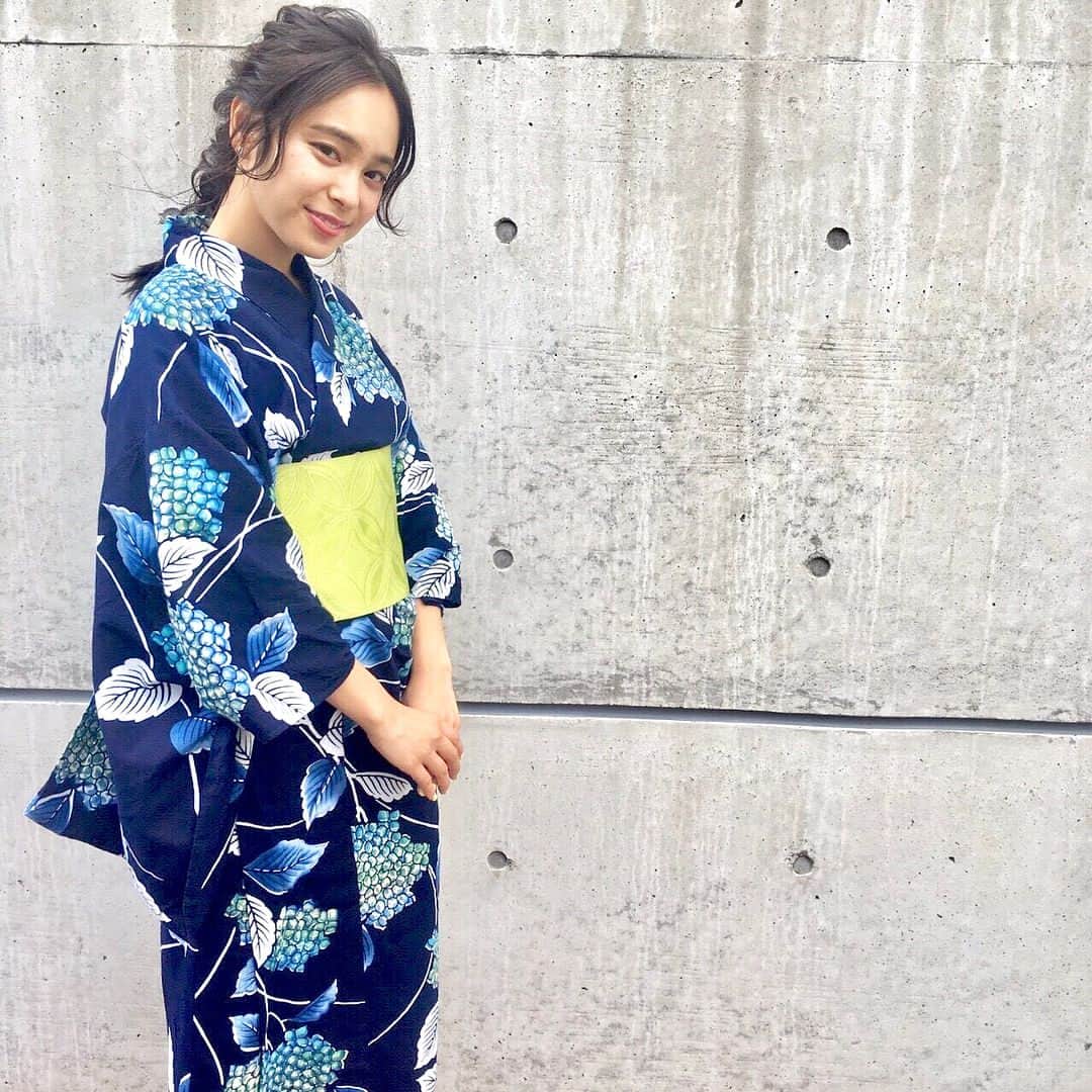 のインスタグラム：「【打ち水】 おはようございます🌞 今日から8月ですね〜🌻🍉🎐 "水の日"らしい🤔!* * 昨日は有楽町の打ち水に参加してきました💧💕 いつもお世話になっている GARDENのももさん(@m0m0_25 )にヘアセットしてもらったんですが… めちゃ可愛くしてもらったんです😍!! *すごく気に入ってる❣️ 最後縛るヘアゴムをピンで隠してるのがまた好き🙈💕* * ももさんいつも本当にありがとうございます😘🙌 #misssophiacontest#上智#ミスコン#ミスソフィア#2017#miss#misssophia#上智大学#内田侑希#上智ミスコンno4#有楽町打ち水#gardenomotesando」