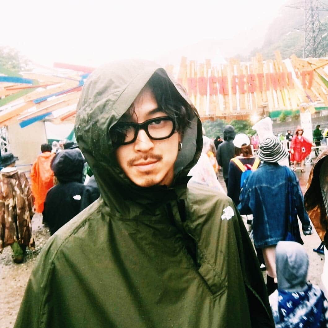 松田翔太さんのインスタグラム写真 - (松田翔太Instagram)「大雨のフジロック楽しかったなあ😎🌧 I had so much fun #fujirock2017」8月1日 16時23分 - shota_matsuda