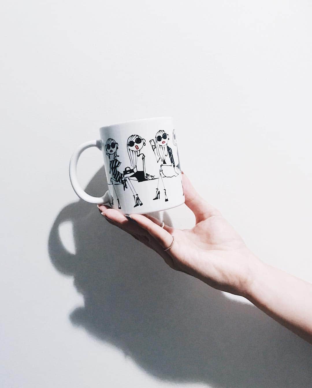 三浦大地さんのインスタグラム写真 - (三浦大地Instagram)「Josie's RUNWAY New Item！ "FRONT ROW MUG" @josiesrunway  #josiesrunway #mug #fashionicon #mugcup #fashion #illustration」8月1日 16時34分 - daichi_1127
