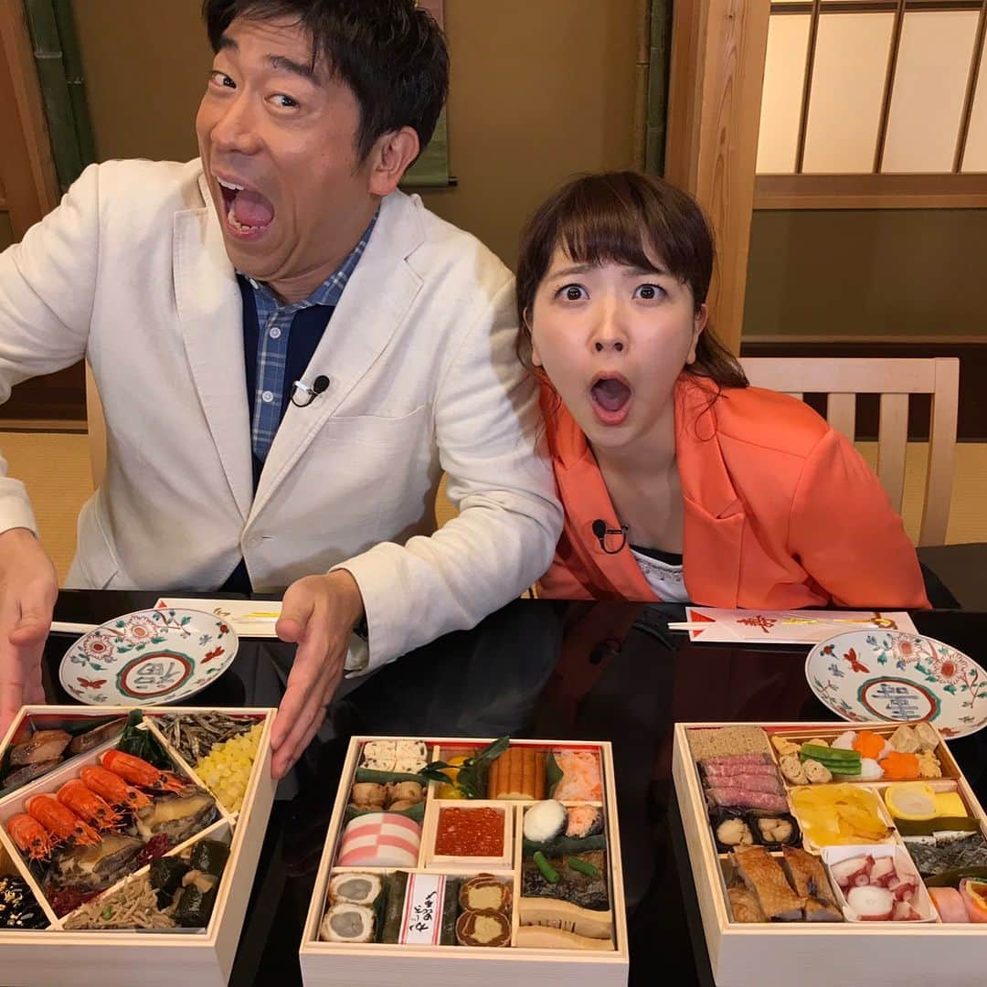 原口あきまささんのインスタグラム写真 - (原口あきまさInstagram)「デルサタプッシュロケ。岐阜は恵那へ。まだ8月初日なのに、おせちを食べた。(☝︎ ՞ਊ ՞)☝︎ #メーテレ #デルサタ #デルサタプッシュ#寿 #人気ありすぎて #今から作らないと追い付かないらしい #銀の森 #おせち #白井奈津 #原口あきまさ#スライドしてね」8月1日 17時20分 - akimasa_haraguchi