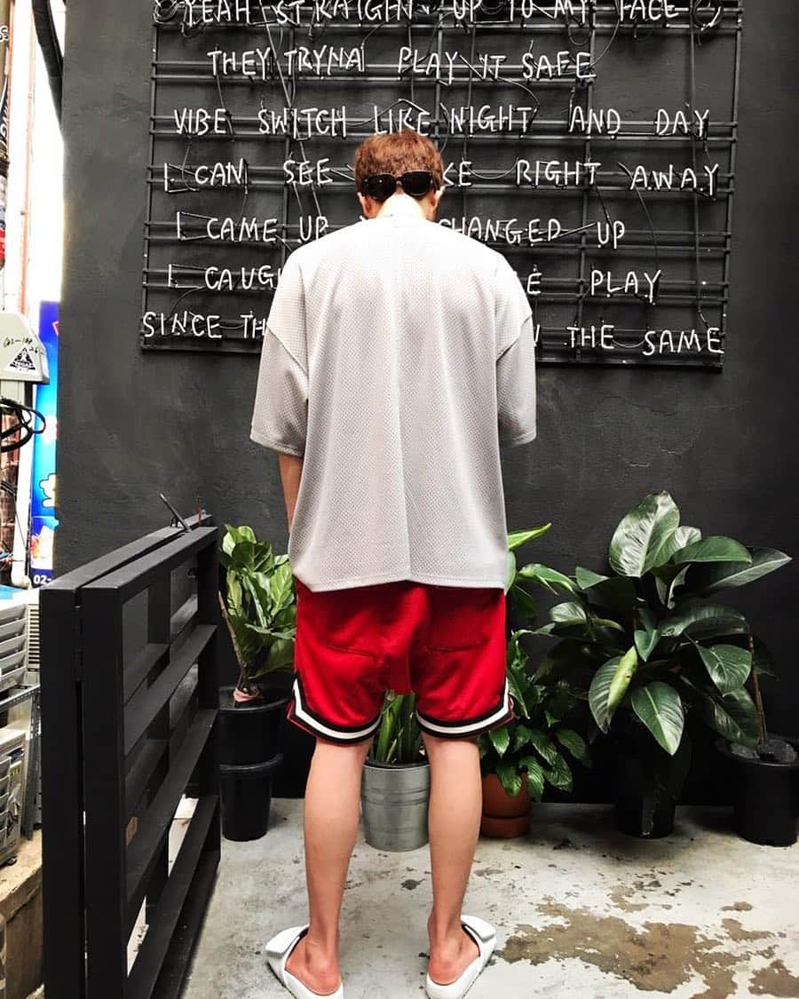 ホン・ジョンヒョンのインスタグラム：「다보고있어😎 @kimjungsooo_」