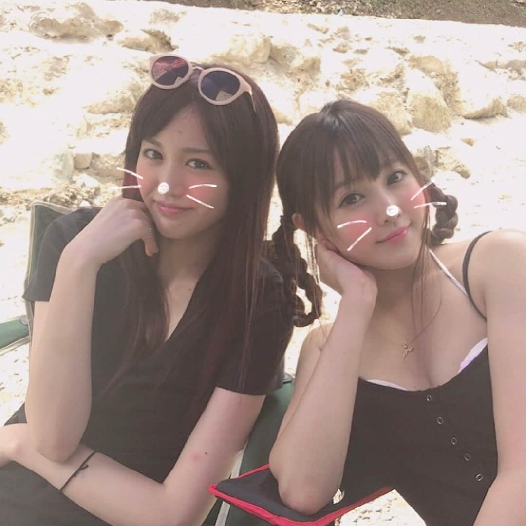 山本ひかるさんのインスタグラム写真 - (山本ひかるInstagram)「お友達と、川へBBQ(´｡✪ω✪｡｀)✧*。 真剣に水着の写真を撮りまくるカメラマンひかる（笑） #唐沢キャンプ場#川#川BBQ#bbq#川遊び#水着#坂本くるみ#加工なし#脚ながっ#天使 @kurumi_sakamoto」8月1日 21時46分 - hikaru0228yamamoto