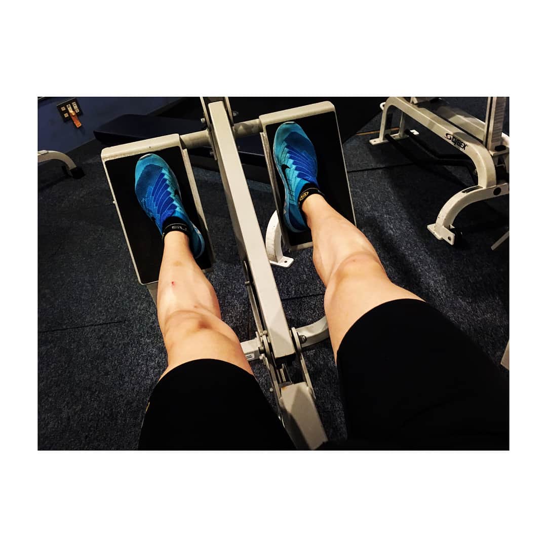 Rolandさんのインスタグラム写真 Rolandinstagram 普段はタキシードで隠してるけど実は俺顔もカッコイイ くせに脱いだら超セクシーな身体してるっていう罪な男なんです 天は二物を与えないって言葉は凡人の嘆き なんなら俺三物ぐらい天に返したい気分だし