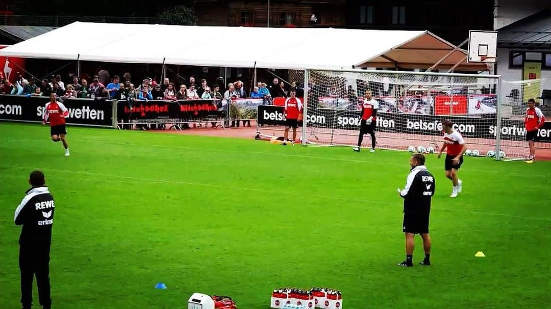 アルチョムス・ルドニェフスのインスタグラム：「Training ⚽️⚽️⚽️AR9 #effzeh #fcköln」