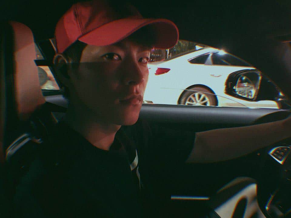 ホン・ジョンヒョンのインスタグラム：「뭘봐😒 #이거슨 #리포슽 @kimjungsooo_  녀석이 찍어줌」