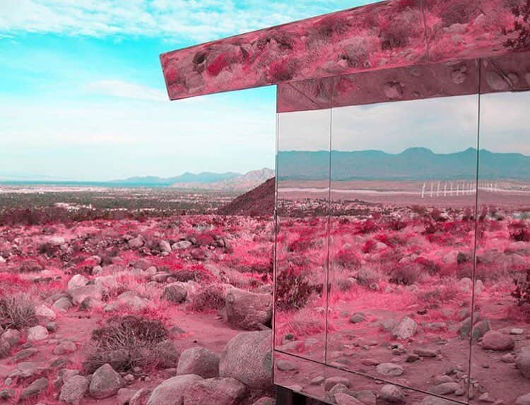 Snapfluenceのインスタグラム：「This month on Snapfluence, it's all about *COLLISIONS* -- something we love about the candy minimal community is how perfectly reality collides with fiction in their work. Got any favorite candy minimalists? Ours are @violettinder, @tomwindeknecht, and of course the man, the myth, the unicorn, @mattcrump.| via @tomwindeknecht」