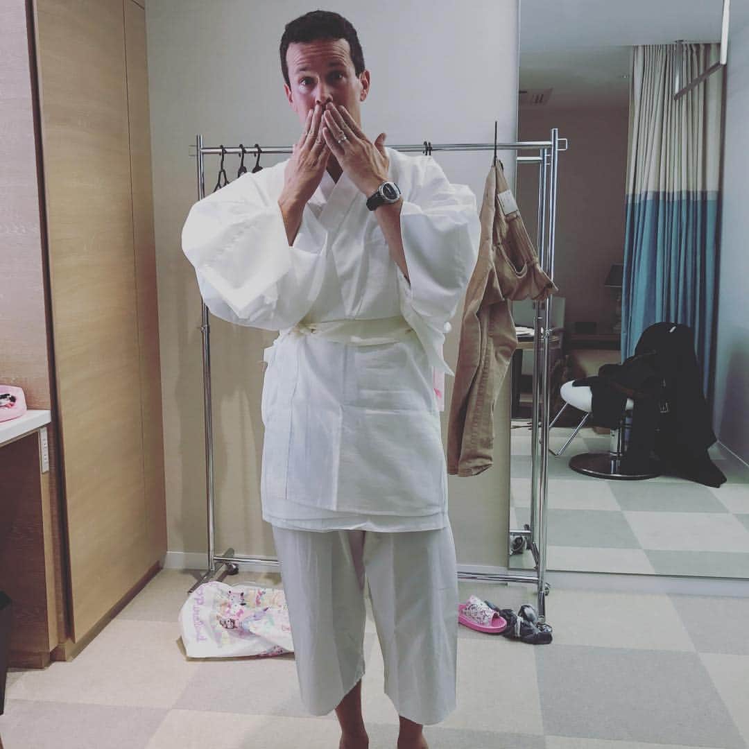 スコット・ウェインガーさんのインスタグラム写真 - (スコット・ウェインガーInstagram)「It had to happen sooner or later. Here's a pic of me in my underwear. #japan #FullerHouse」8月3日 6時18分 - scottweinger