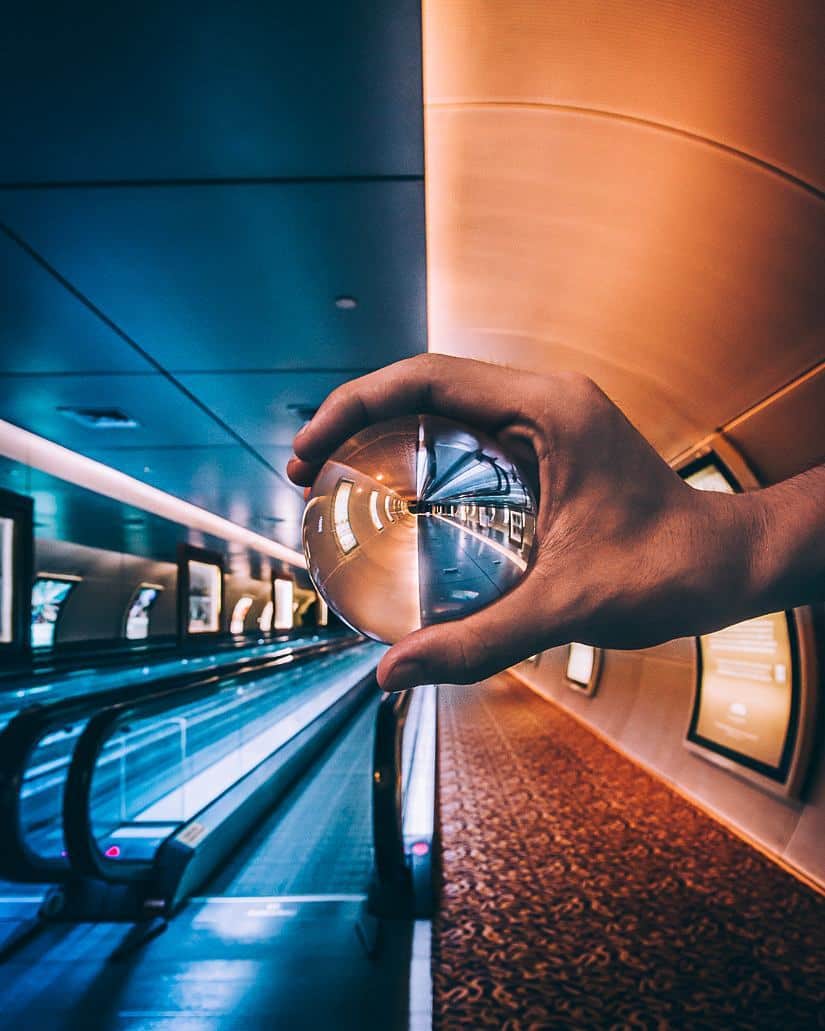 Canon Asiaさんのインスタグラム写真 - (Canon AsiaInstagram)「“It was raining heavily so I had to use the Fullerton Bay, Singapore underpass to get to my destination. I chanced upon this spot with contrasting blue and orange lights and was immediately intrigued. To me, blue represents the cold and orange represents the warmth – the balance we need to find in life. To get this symmetric shot, I used the 3x3 grid display and the tilt-screen to frame my shot in live view.” Image captured on the Aik Kai, @highonmars on Instagram. Shot on the EOS 70D with the EF-S 10-18mm f/4.5-5.6 IS STM at ISO 800, f/7.1,1/13.  #canonasia」8月3日 19時11分 - canonasia