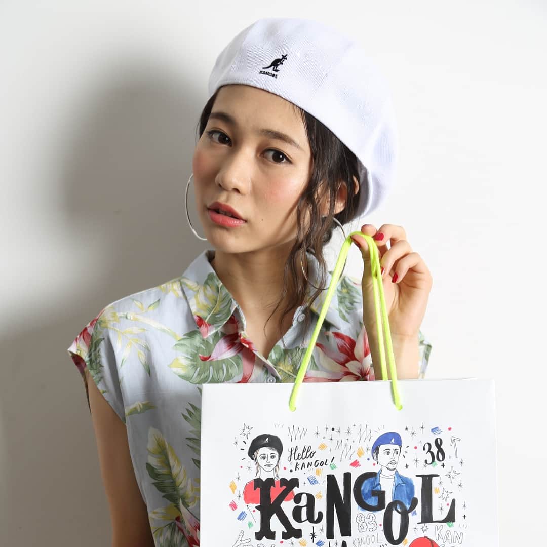 庄司芽生さんのインスタグラム写真 - (庄司芽生Instagram)「8/3 KANGOL DAY🎩 . #kangol #kangolday #backtofront #fashion #instagram #instagood #instadaily #summer #帽子 #カンゴール #限定ショッパー」8月3日 10時28分 - mei_tokyogirlsstyle