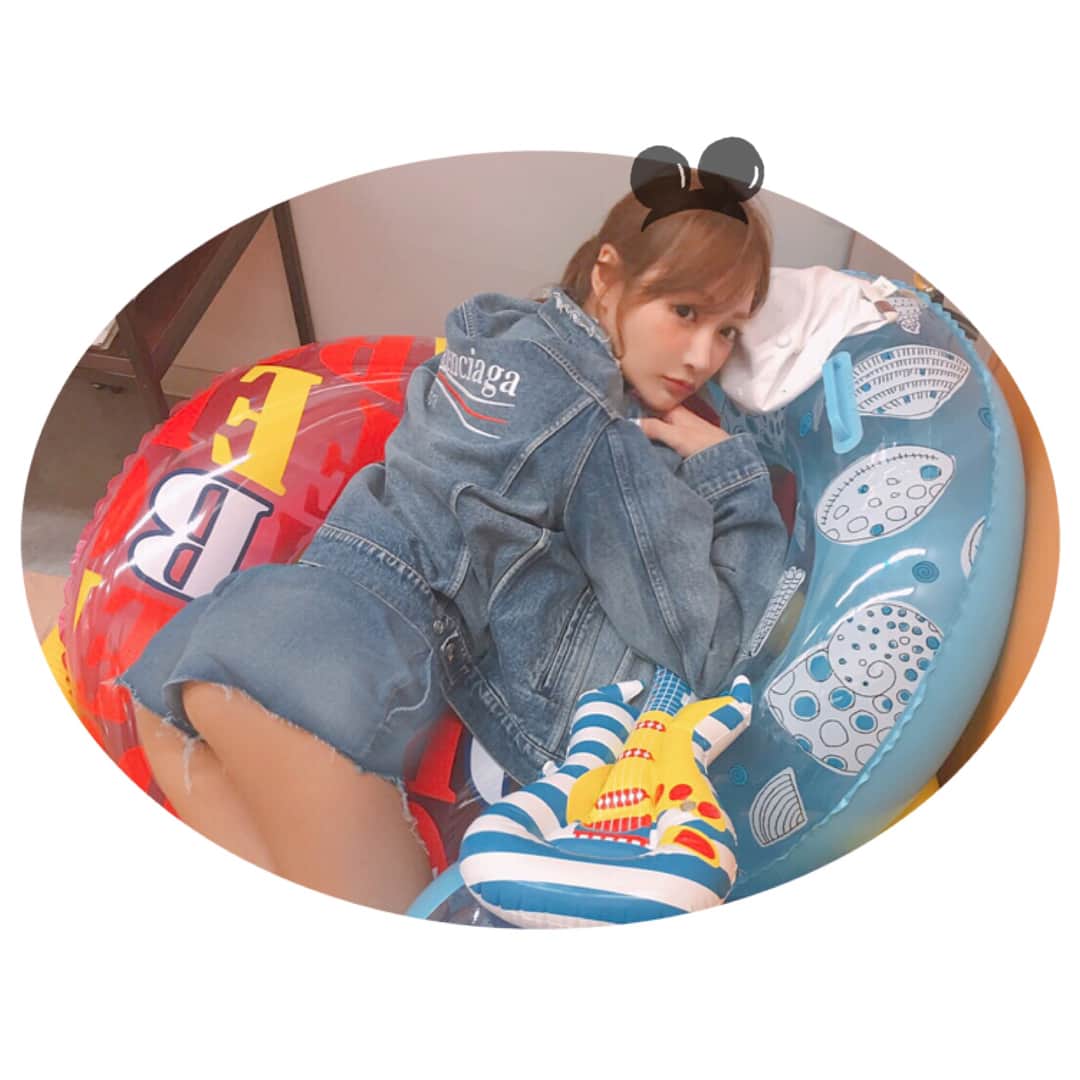 明日花キララのインスタグラム：「おつけつー🍑🐕🐕💭」