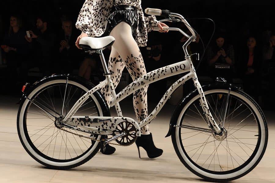 ピーピーキューのインスタグラム：「#tbt When we did bikes PPQ AW12 for Rule Bicycles - PPQ printed tights by @bebaroque #londonfashionweek @amymolyneaux @percyparker #londonstyle #catwalk #fashion #blackandwhite #pvcpants #fashionbiker」