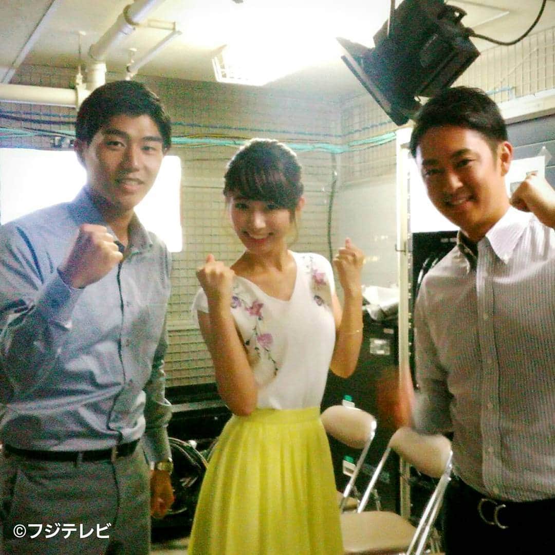 フジテレビ「とくダネ！」のインスタグラム：「新人アナウンサーの海老原さん、リリーフ登板は明日金曜までです!(^^)! また明日、#朝8時からテレビの前でお会いしましょう！ さて、#どんなセリフが合うでしょう？ #木下康太郎 #内野泰輔 #海老原優香 #自撮り #とくダネ大喜利 #大喜利 #とくダネコーデ #ファッション #コーディネート #今日のコーデ #アナウンサー #コメンテーター #2017 #8月3日 #木曜日 #とくダネ #tokudane #フジテレビ #fujitv 170803」