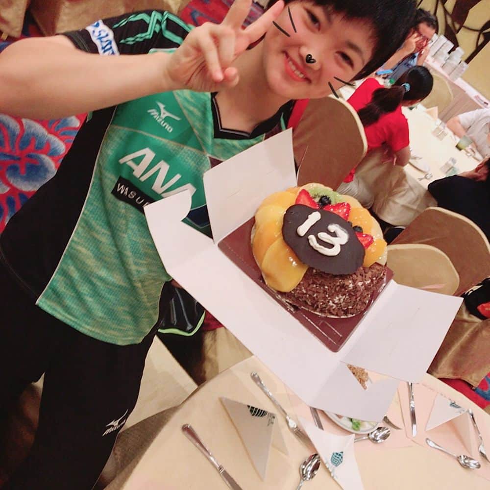 木原美悠のインスタグラム：「香港でもみんなから誕生日祝ってもらって嬉しかった💖  団体は決勝で中国に負けて準優勝やった🥈 でも一回も勝ったことない中国人に勝って良かった笑笑  明日からシングル頑張ろ！！ 美柚とダブルスも頑張ろ😆」
