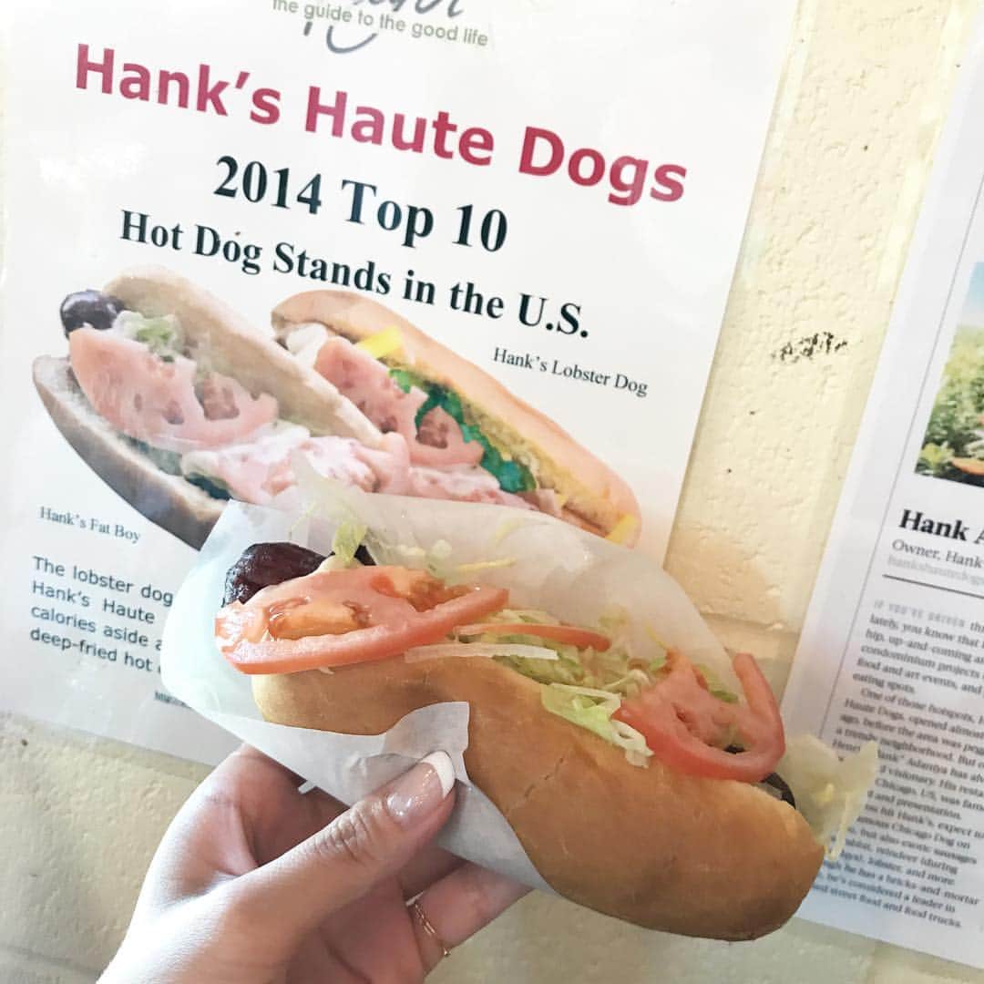 吉田美紀さんのインスタグラム写真 - (吉田美紀Instagram)「ハマってしまったホットドッグ🌭✨ 空港に行く前に食べ納めを❤︎ 食べてみたかったfat boy🌭 完食╰(*´︶`*)╯♡ フレンチフライやオニオンリングも美味しいです🍟 ・ #hawaii #hotdog #hankshautedogs #yummy #ハワイ #ハワイグルメ #ホットドッグ」8月4日 5時30分 - miki__yoshida